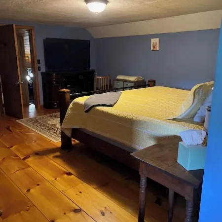 Private Adirondack Getaway. Close to Hiking Trails, Fishing, Public Beach.