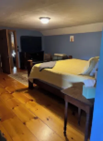 Private Adirondack Getaway. Close to Lake George and VT for Winter Activities.