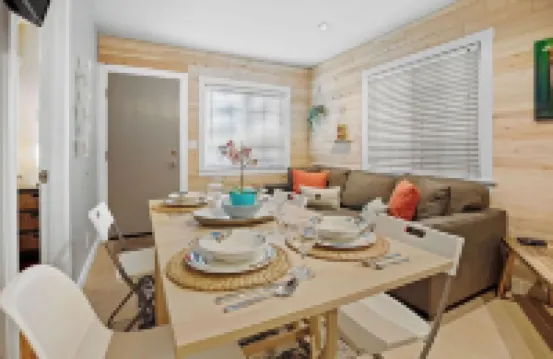 Cozy Beach Cottage, Walk to Everything! 2bed/1bath