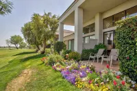 5-Star PGA West Stadium Villa – Stunning Lake Views, Poolside Bliss & Bikes!