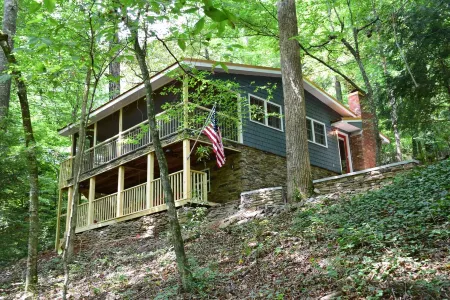 Waterfall Cottage Within Sight & Sound of Cane Creek Falls, 2Br 2BA