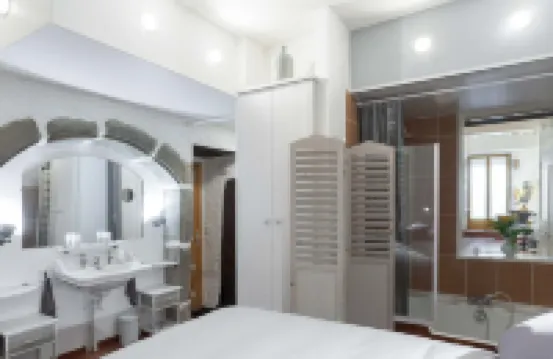 In the heart of the old town, quiet loft with pretty sunny terrace