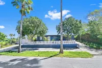 Casa Dove: Pool & King 2mi Beach, with King Bed
