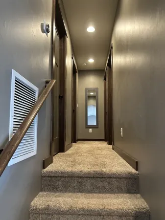 The Grey House is 2 minutes to the Lake 5 minutes to Fox Ridge golf course.