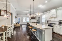 Panther City Paradise ~ Resort Pool & Spa! Close to Everything FW Offers!