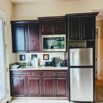 Private Apartment Style Suite. Close to National Parks.