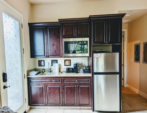 Private Apartment Style Suite. Close to National Parks.