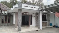 Tiara Homestay Hotels in Cigandamekar