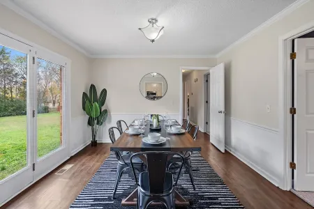 ~ NEW ~ Cozy / Murfreesboro / Arcade Room / Getaway - Sleeps 8+