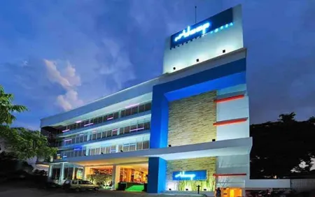 Idoop Hotel by Prasanthi Отели в г. Pejanggik