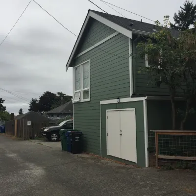 Private cottage with beautiful view, dedicated parking