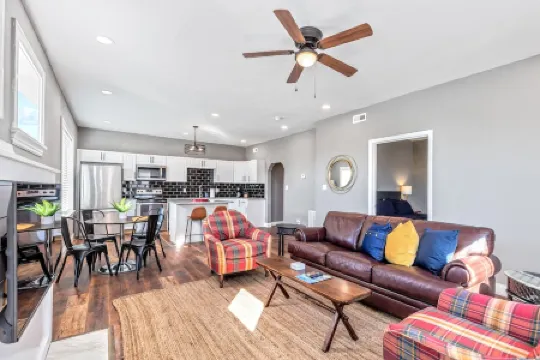 Stay STL-Huge Cheery 1BR-In Unit W/D-Parking Отели рядом с достопримечательностью «Музей Транспорта»