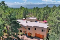 Incredible Views ~ 6Br ~ Sleeps 20 + Hot Tub, Game Room, Theatre, Gym