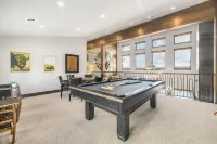 Luxury Waterfront - Private beach, hot tub, movie room, wheelchair accessible