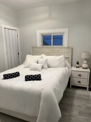 Charming Nautical Retreat-3 Br +Fully Equipped+ Short Walk to Beach! Hotels near Blue Ocean