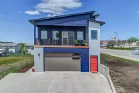 Inspiring Modern Home W/ Space, Close to interstate, restaurants, and shopping.