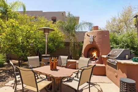 Beautiful Santa Fe Oasis, Golf & Hiker's Paradise, 20 Minute Drive from Uofa Отели рядом с достопримечательностью «Old Pueblo Pediatrics»