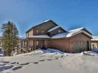 Elevated Mountain Retreat—Private, Spacious, Minutes from Adventure フレイザーのホテル