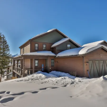 Elevated Mountain Retreat—Private, Spacious, Minutes from Adventure