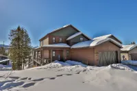Elevated Mountain Retreat—Private, Spacious, Minutes from Adventure