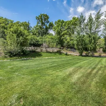 Luxurious Private Estate with Hot Tub. Game Room, Grand Piano- Near Ski Resort