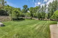 Luxurious Private Estate with Hot Tub. Game Room, Grand Piano- Near Ski Resort