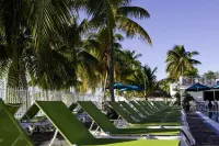 Dog-Friendly Waterfront House with 37ft Dock and Cabana Beach Club & Pool