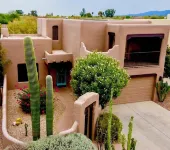Peaceful desert Oasis, pool & spa! Pets welcome, golf, hiking, riding, dining.