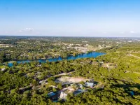 Upscale, Magnificent Views,  Dog Friendly. Owner Friendly!