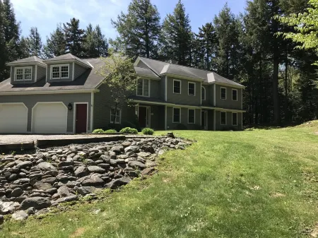 Enjoy a magical winter holiday at Sugarbush Resort/ Mad River Valley Отели в г. Фейстон