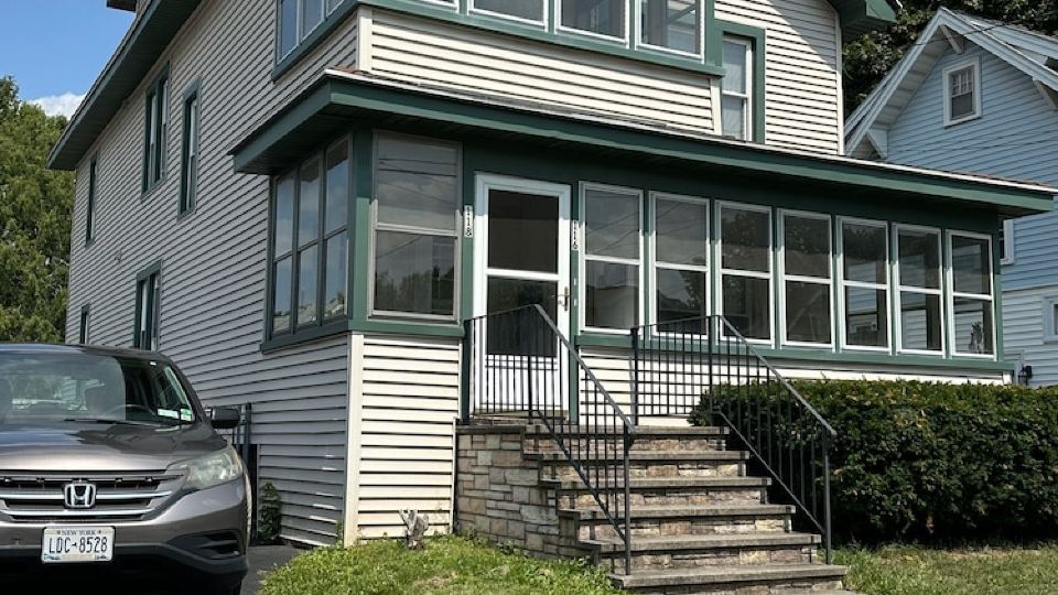 Come home to Kenwood 2 bed pet friendly free park conveniently in Syracuse