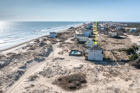 Lightly Salted OBX, Beach front Luxury, Wild Horses, Pool, Hot Tub, 4x4 Beach