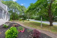 Harwich Hideaway, Close to Beach, Bike Path & 10 Minutes Away from Chatham!