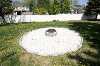 Lux 5bd King w/Theater+Office Hotels near Night Stalkers Haunted Trail