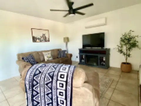 Cottage Home on the Hill Hotels in La Paz County