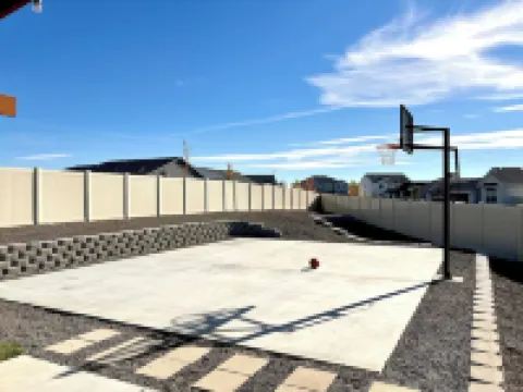 Ultimate Sports & Relaxation Retreat – Private Courts & Large Yard
