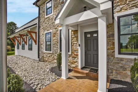 King Bed, Cozy Patio Fire-Pit Area