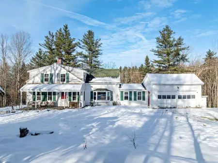 Foliage Ready! Play Area, Crib, 11 Acre Farmhouse
