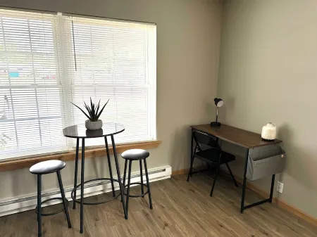 Rusty Rim Bike House Unit 1, Centrally Located, 2 Bed 1 Bath