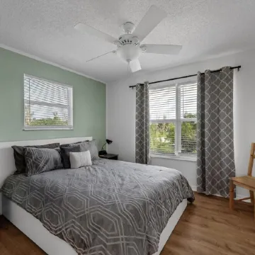 Sandy Feet Retreat - Minutes to Sanibel - Pool - Fast WiFi - Free Parking