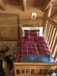 Cabin on AuTrain River a few blocks from Lk Superior, 10 mi from Munising