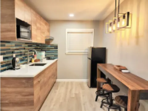 Oasis to Love - On the Lake/Pier/Full Kitchen Lakeport Room #7