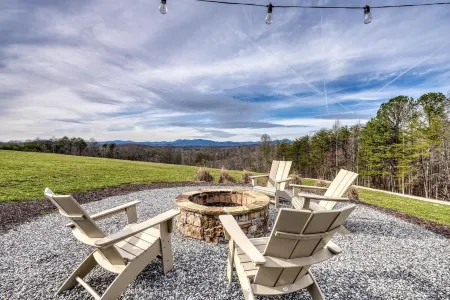 Mountain View Sip & Stay - Near Wineries, Hikes, and Towns!