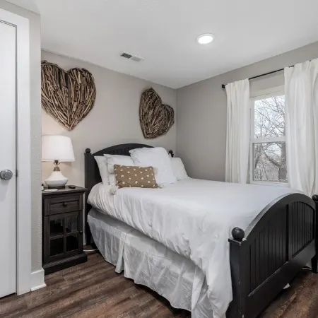 The Nest - Cute, Clean & Comfy - 10Min to Ft. Wood