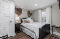 The Nest - Cute, Clean & Comfy - 10Min to Ft. Wood