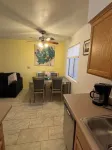 Spacious 1 bedroom sleeps 6. Pool, Boat Parking. Walking distance to Downtown