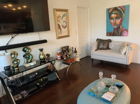 Charming 2-bedroom house with WiFi and AC in Palm Bay