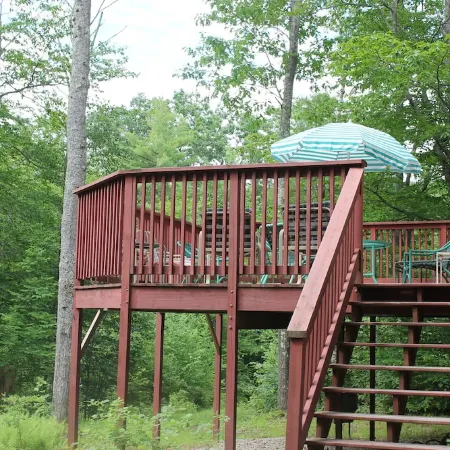 Contemporary Family Lodge, 1/2 mile to Lake!