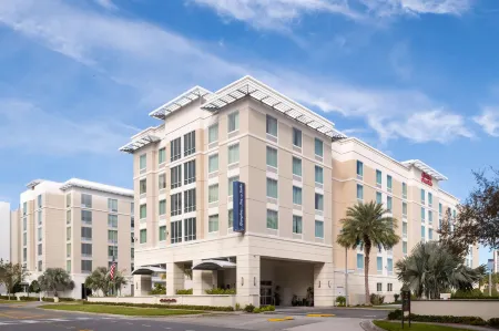 Hampton Inn & Suites Orlando Downtown South/Medical Center Отели рядом с достопримечательностью «Harry P Leu Gardens»