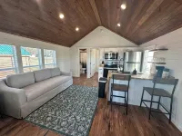 Cozy 101 Cabin 1 bdrm on Smith Lake Located beside Smith Lake Park Boat Ramp